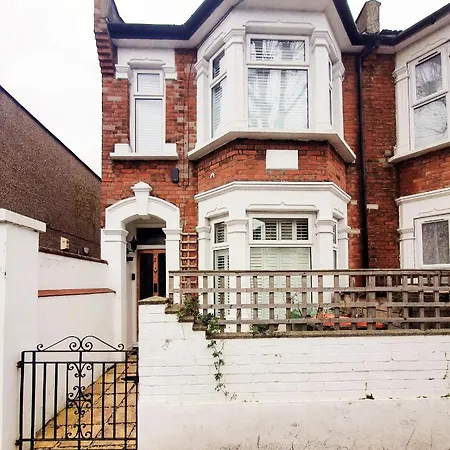 Jacuzzi Suite London Exterior photo